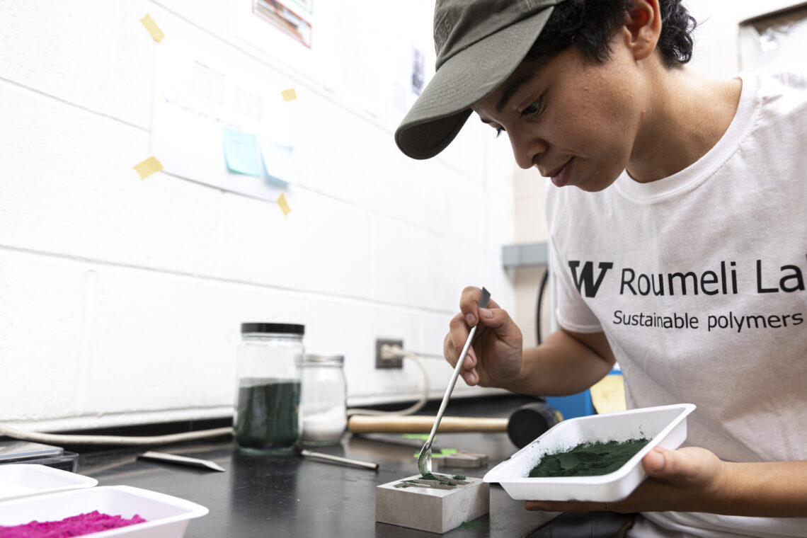 Spirulina bioplastic